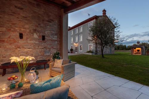 Villa Brunetta, Discover your Modern but Traditional Villa in Lucca