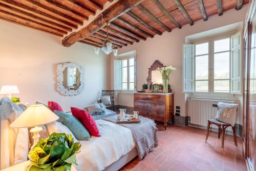 Villa Brunetta, Discover your Modern but Traditional Villa in Lucca