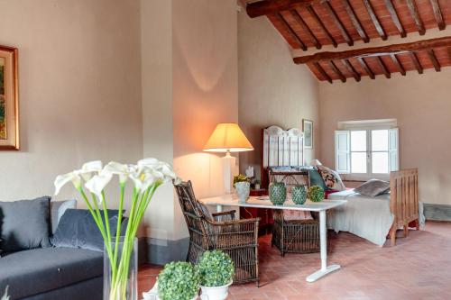 Villa Brunetta, Discover your Modern but Traditional Villa in Lucca