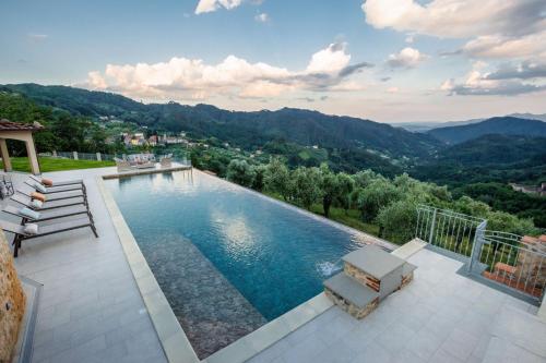 Villa Grema, a Farmhouse with Infinity Pool