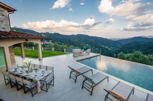 Villa Grema, a Farmhouse with Infinity Pool