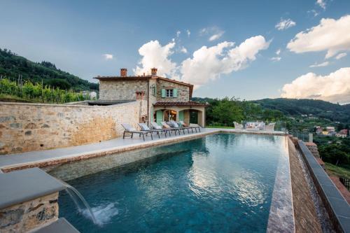 Villa Grema, a Farmhouse with Infinity Pool