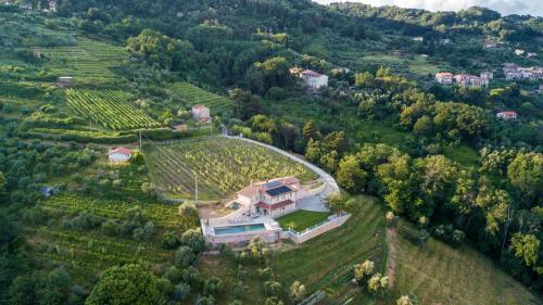 Villa Grema, a Farmhouse with Infinity Pool