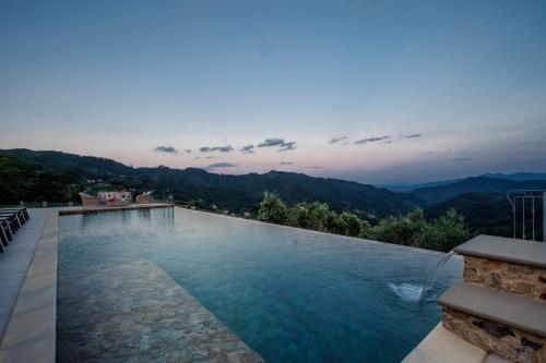 Villa Grema, a Farmhouse with Infinity Pool