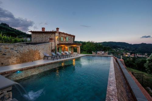Villa Grema, a Farmhouse with Infinity Pool