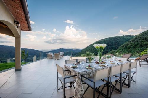 Villa Grema, a Farmhouse with Infinity Pool