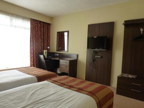 OYO Flagship The Bridge House - image 8