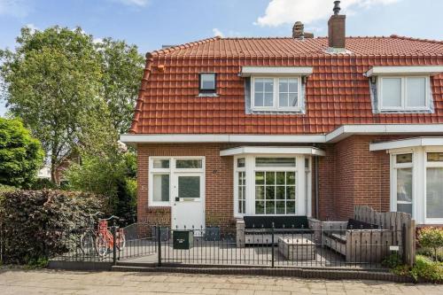 B&B Delft - Gezinswoning met gratis parkeren - Bed and Breakfast Delft