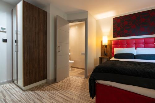 Simply Rooms & Suites - image 2