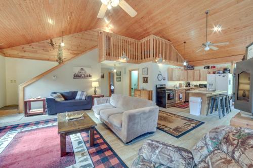 Paradise Cottage: Trail Access Nearby in Paradīze (MI)