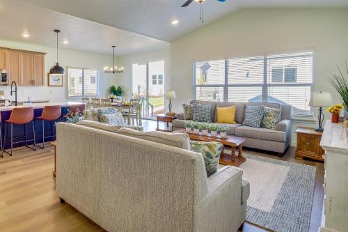 Modern Farmhouse in Herriman with Mountain Views! in South Jordan