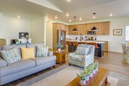Modern Farmhouse in Herriman with Mountain Views! in South Jordan