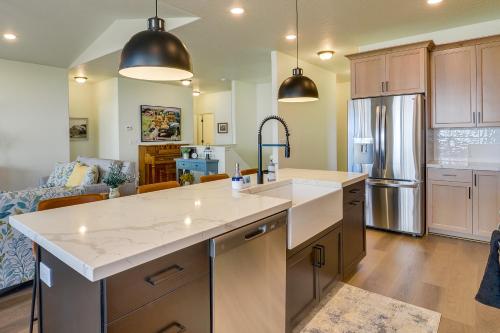 Modern Farmhouse in Herriman with Mountain Views! in South Jordan