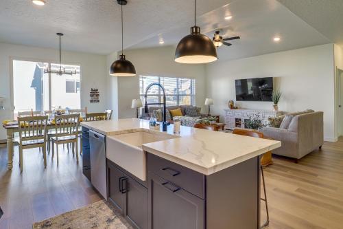 Modern Farmhouse in Herriman with Mountain Views! in South Jordan