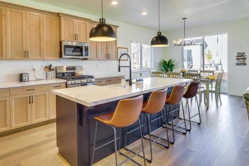 Modern Farmhouse in Herriman with Mountain Views! in South Jordan