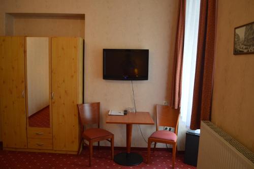 Hotel Pension Walzerstadt Room Type - Double Room with Extra Bed