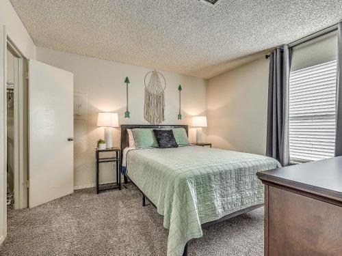 OU Sooner, Pool & Gym, BBQ, Netflix, 100mb Internet, LG Washer & Dryer, Close to OU!