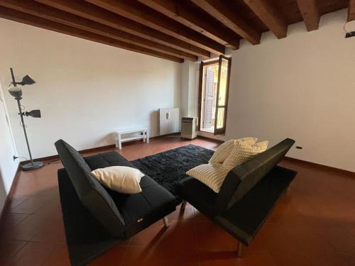  Black mirror in Verona