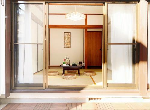 TOKYO/Shinjuku & Shibuya 10mins/5mins walk to subway stiaon/Kichijoji 15mins/Shimokitazawa 5mins/Louis House 4