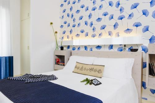 4 twin beds