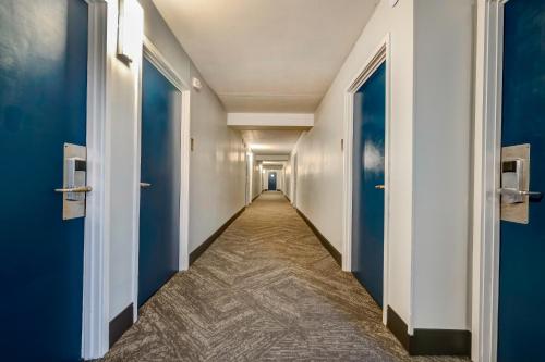 Days Inn by Wyndham Arlington Six Flags/AT&T Stadium - image 11