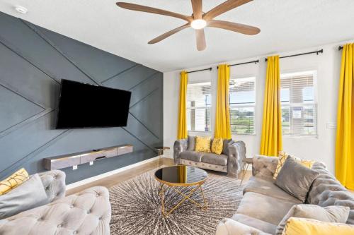 Experience the Magic - Accommodates 16 with Resort Amenities! in Davenport, USA