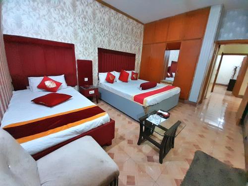 Hotel Super Seven in Lahore
