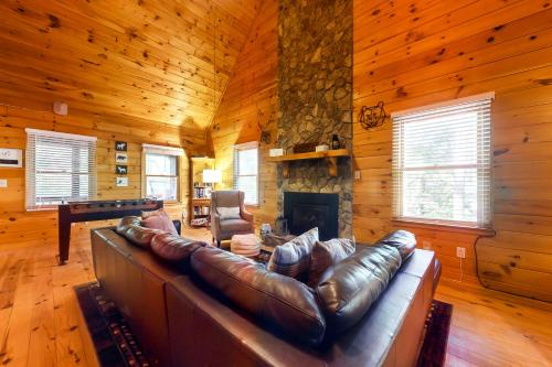 Rivers Creekside Cabin in Ellijay, USA