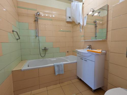 Apartment - Ground Floor image 6