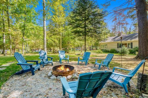 Whispering River Hideaway in Honor, USA