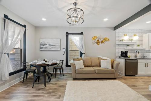 Workfriendly home with priv yard, near downtown in Jeffersonville, USA