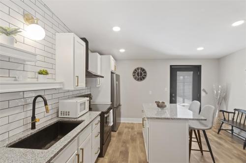 Workfriendly home with priv yard, near downtown in Jeffersonville, USA