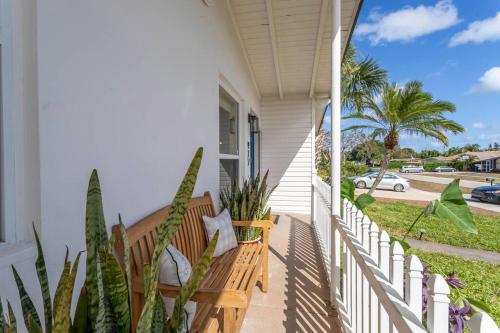 Létesítmények, Beach House/KING BD/Hot Tub/Pool/Fire Pit/Gym/Golf in Lantana (FL)