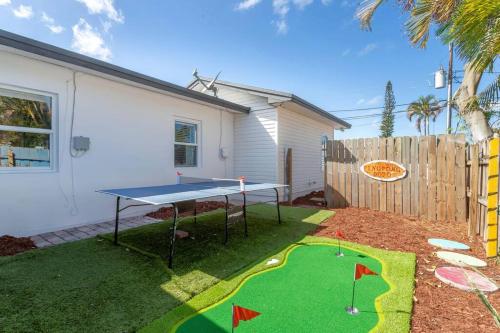 Beach House/KING BD/Hot Tub/Pool/Fire Pit/Gym/Golf in Lantana, USA