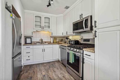 Konyha, Beach House/KING BD/Hot Tub/Pool/Fire Pit/Gym/Golf in Lantana (FL)