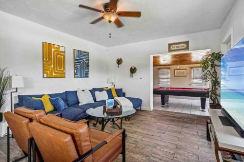 Közös társalgó / TV, Beach House/KING BD/Hot Tub/Pool/Fire Pit/Gym/Golf in Lantana (FL)