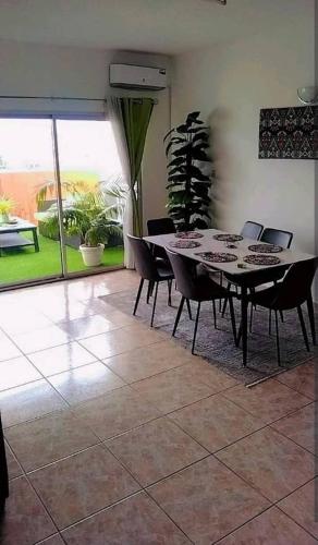 Résidence Dibéla Haut de Guégué (Residence Dibela Haut de Guegue) in Либревиль