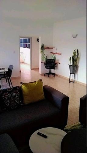 Résidence Dibéla Haut de Guégué (Residence Dibela Haut de Guegue) in Либревиль