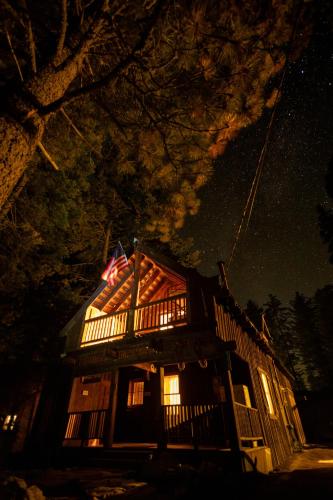 The Knotty Cabin in Kings Canyon National Park
