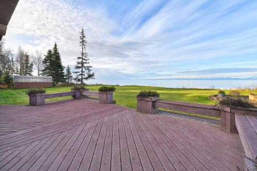 . Kenai Vacation Rental w/ Volcano Views & Decks!
