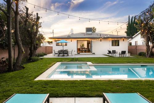 Beautiful Sherman Oaks 3BD Home with Pool in Los Angeles, USA