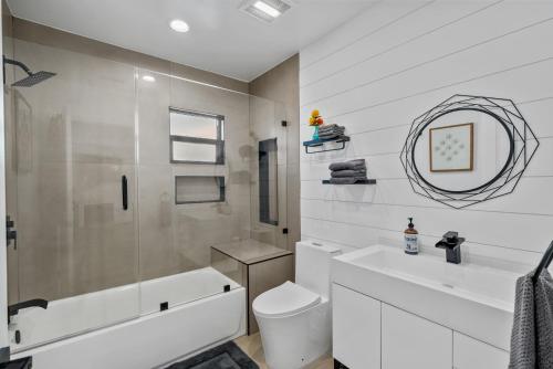 Beautiful Sherman Oaks 3BD Home with Pool in Los Angeles, USA