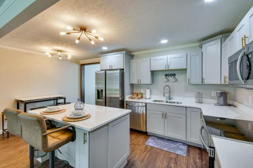 Family-Friendly Tuskegee Home 3 Mi to University! in Tuskegee, USA
