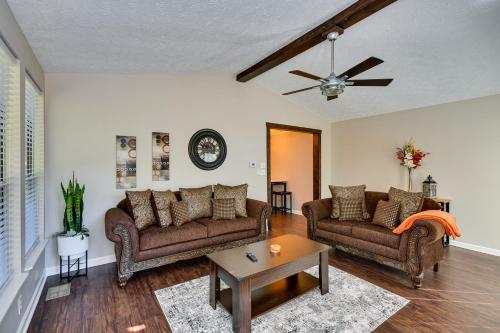 Family-Friendly Tuskegee Home 3 Mi to University! in Tuskegee, USA