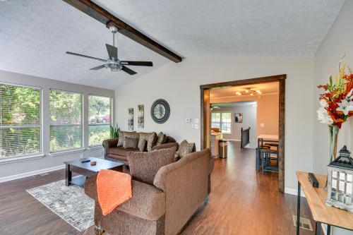 Family-Friendly Tuskegee Home 3 Mi to University! in Tuskegee, USA