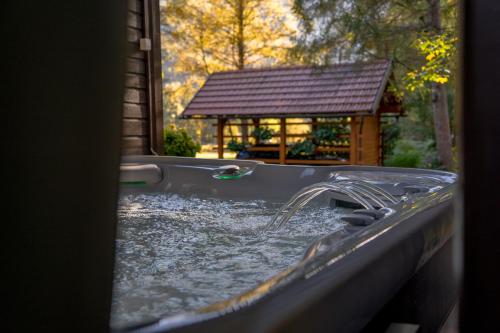 Chalet Lana with Hot Tub - Gozd Martuljek