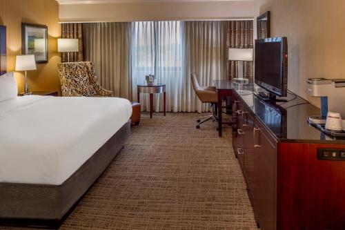 Crowne Plaza Hotel St. Louis Airport, an IHG Hotel