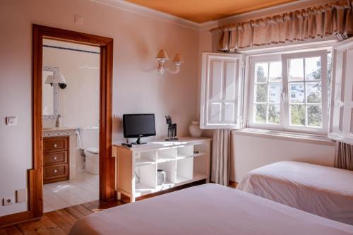 1 double bed, 1 twin bed