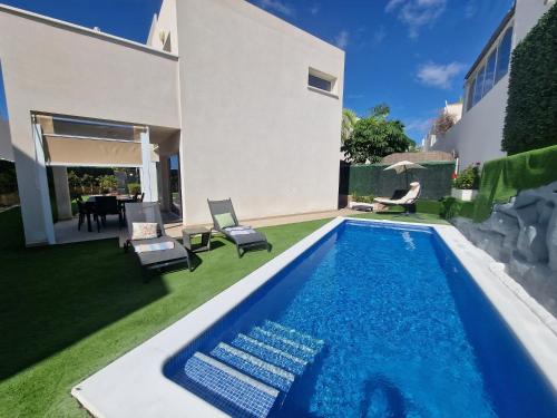 Villa Paraiso-Luxury Villa with Heated Pool 5