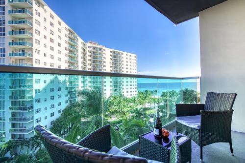 Oceanview 1 bedroom beachfront, king bed, with pool&gym